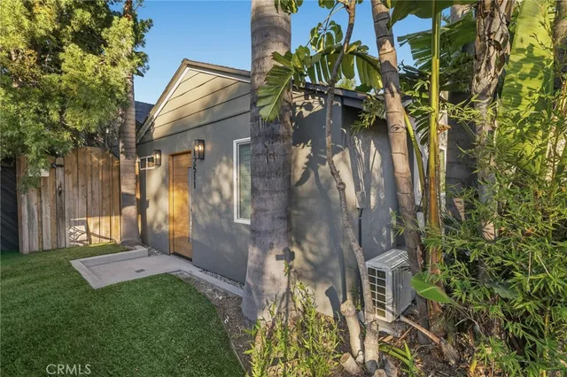 $2,400 | 12511 Landale Street, Studio City, CA 91604