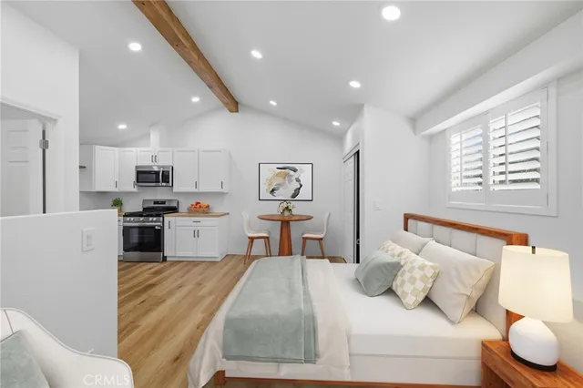 $2,400 | 12511 Landale Street, Studio City, CA 91604