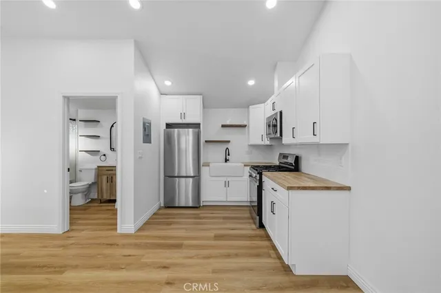 $2,400 | 12511 Landale Street, Studio City, CA 91604