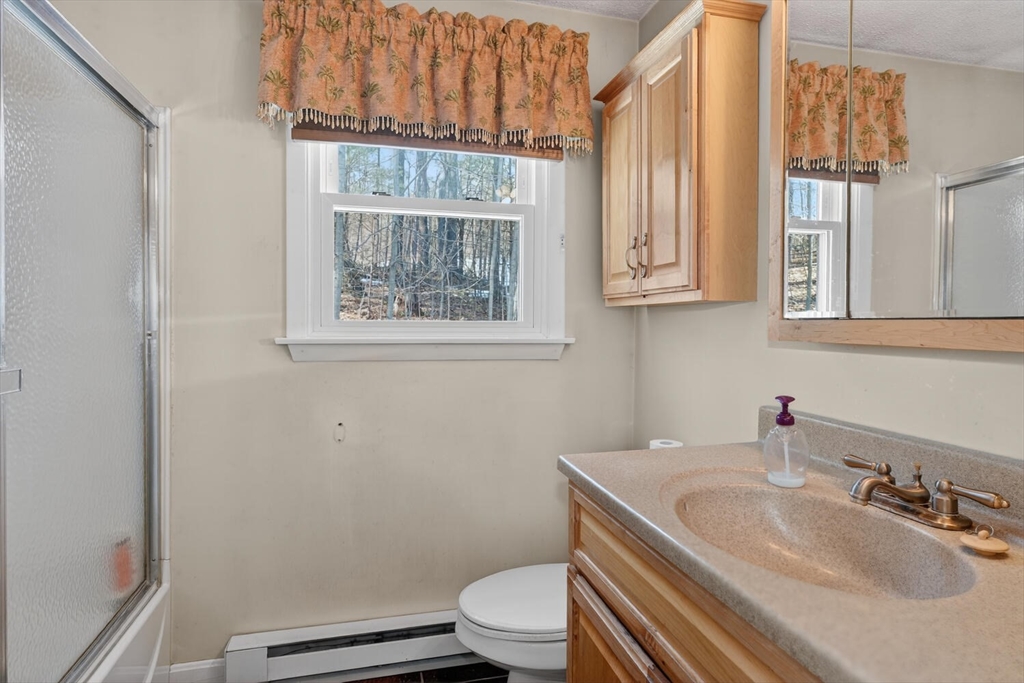 136 Dudley Road Oxford, MA 01540 - Photo 17 of 20
