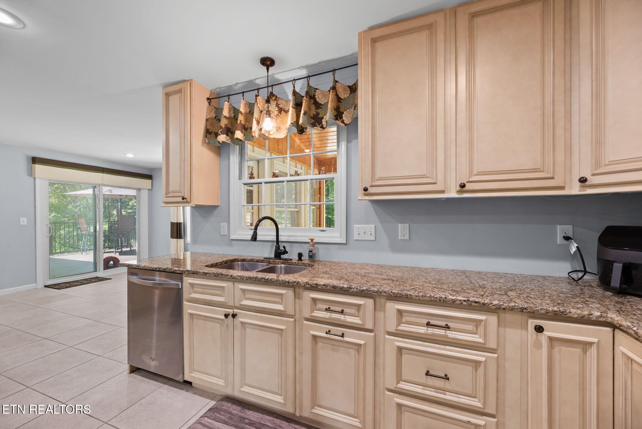 114 Canterbury Road Oak Ridge, TN 37830 - Photo 10 of 42 a kitchen with stainless steel appliances granite countertop a sink and a cabinets
