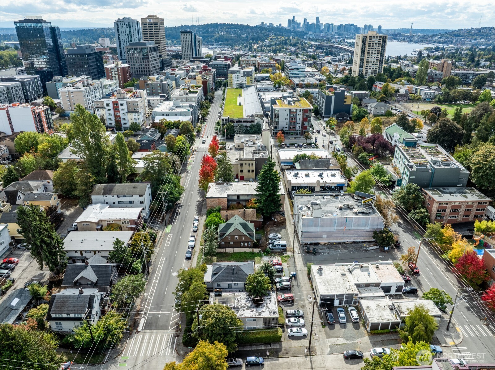 5045 11th Avenue Northeast Seattle, WA 98105 - Photo 8 of 11 a view of a city