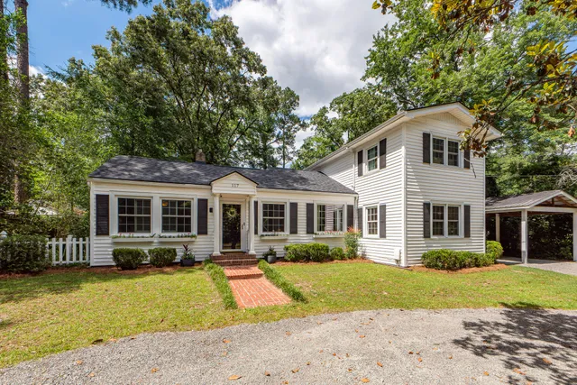 $600,000 | 117 Pine Grove Avenue, Summerville, SC 29483