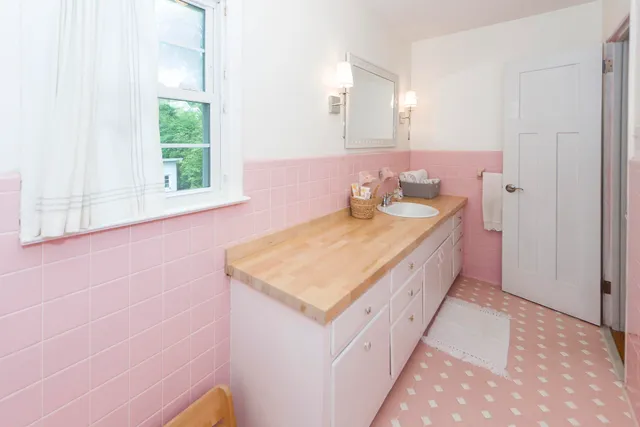 $600,000 | 117 Pine Grove Avenue, Summerville, SC 29483