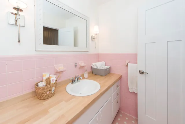 $600,000 | 117 Pine Grove Avenue, Summerville, SC 29483