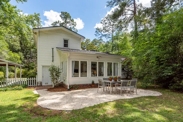 $600,000 | 117 Pine Grove Avenue, Summerville, SC 29483