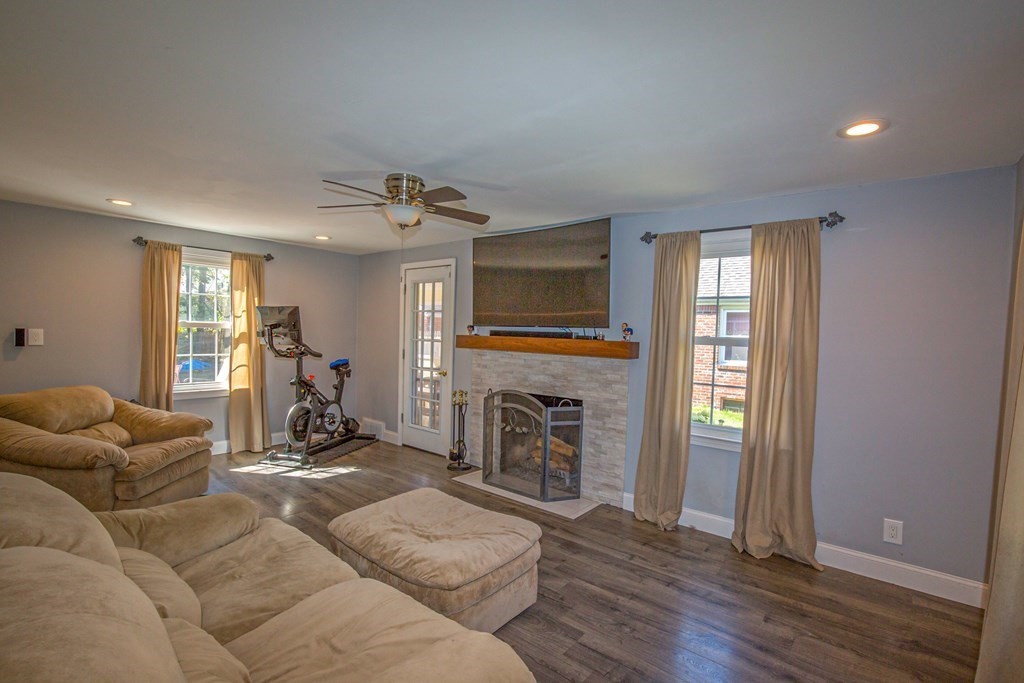 35 Bowles Park Springfield, MA 01104 - Photo 7 of 27 Gallery Image 7