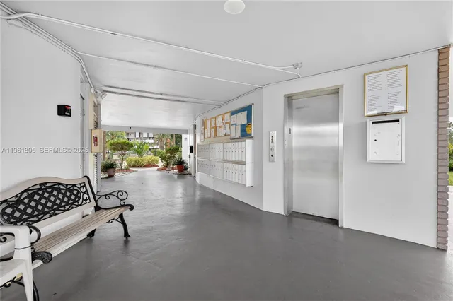 a view of livingroom with furniture