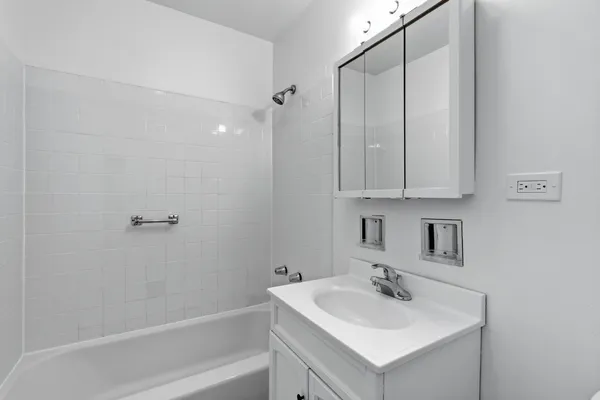 $212,000 | 2620 North Windsor Drive, Unit 204, Arlington Heights, IL 60004