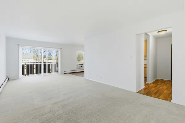 $212,000 | 2620 North Windsor Drive, Unit 204, Arlington Heights, IL 60004