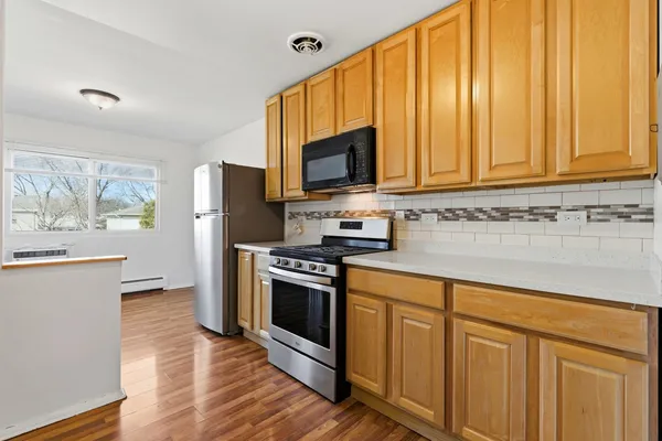 $212,000 | 2620 North Windsor Drive, Unit 204, Arlington Heights, IL 60004