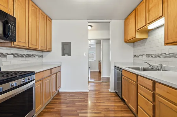 $212,000 | 2620 North Windsor Drive, Unit 204, Arlington Heights, IL 60004