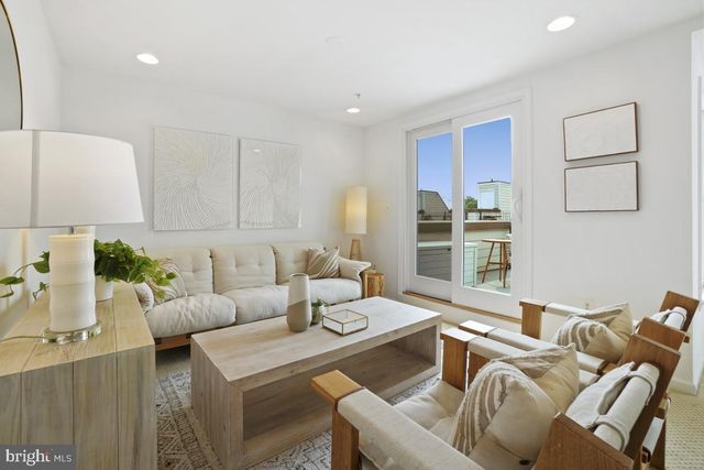 $1,248,000 | 1345 Independence Court Southeast, Washington, DC 20003