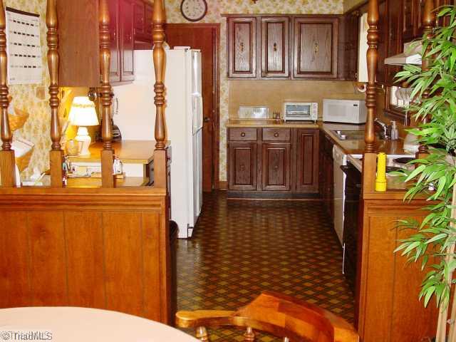 237 Williams Road Mocksville, NC 27028 - Photo 7 of 16 Kitchen. Appliances Stay with home.