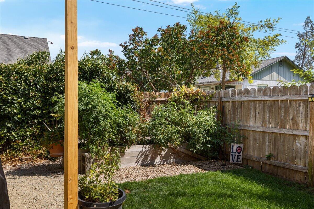 114 Cedar Street Central Point, OR 97502 - Photo 33 of 47 19-CI_2959