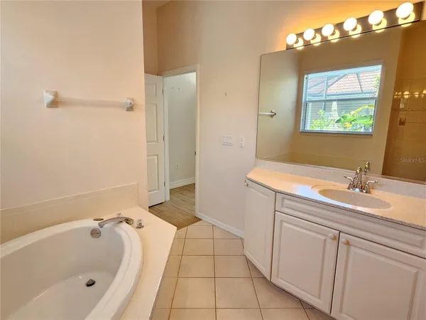 $4,000 | 330 Rio Terra, Venice, FL 34285