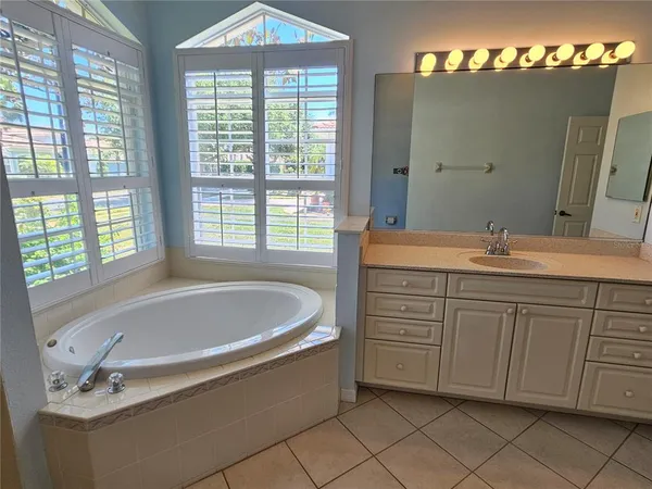 $4,000 | 330 Rio Terra, Venice, FL 34285