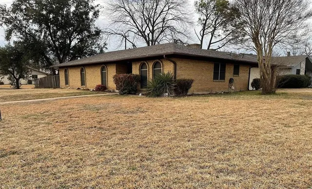 $2,400 | 3701 West Rochelle Road, Irving, TX 75062