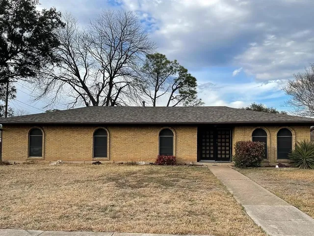 $2,400 | 3701 West Rochelle Road, Irving, TX 75062