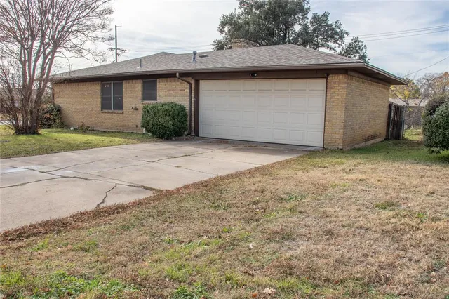 $2,400 | 3701 West Rochelle Road, Irving, TX 75062