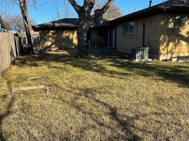 $2,400 | 3701 West Rochelle Road, Irving, TX 75062