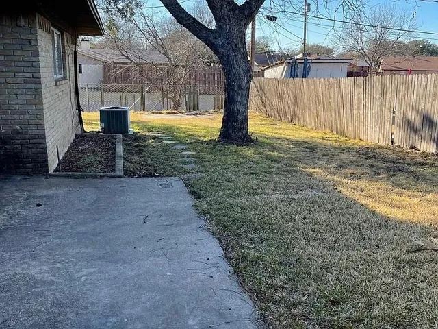 $2,400 | 3701 West Rochelle Road, Irving, TX 75062