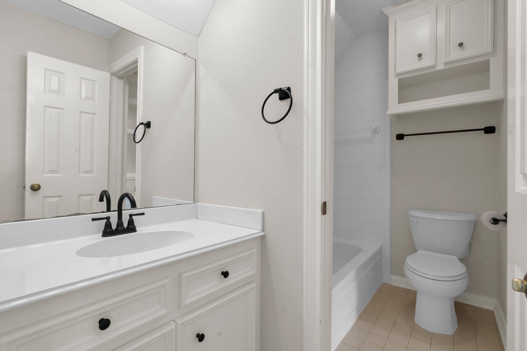 17302 Chagall Lane Spring, TX 77379 - Photo 31 of 44 A convenient Jack-and-Jill bathroom connects game room and 4th bedroom