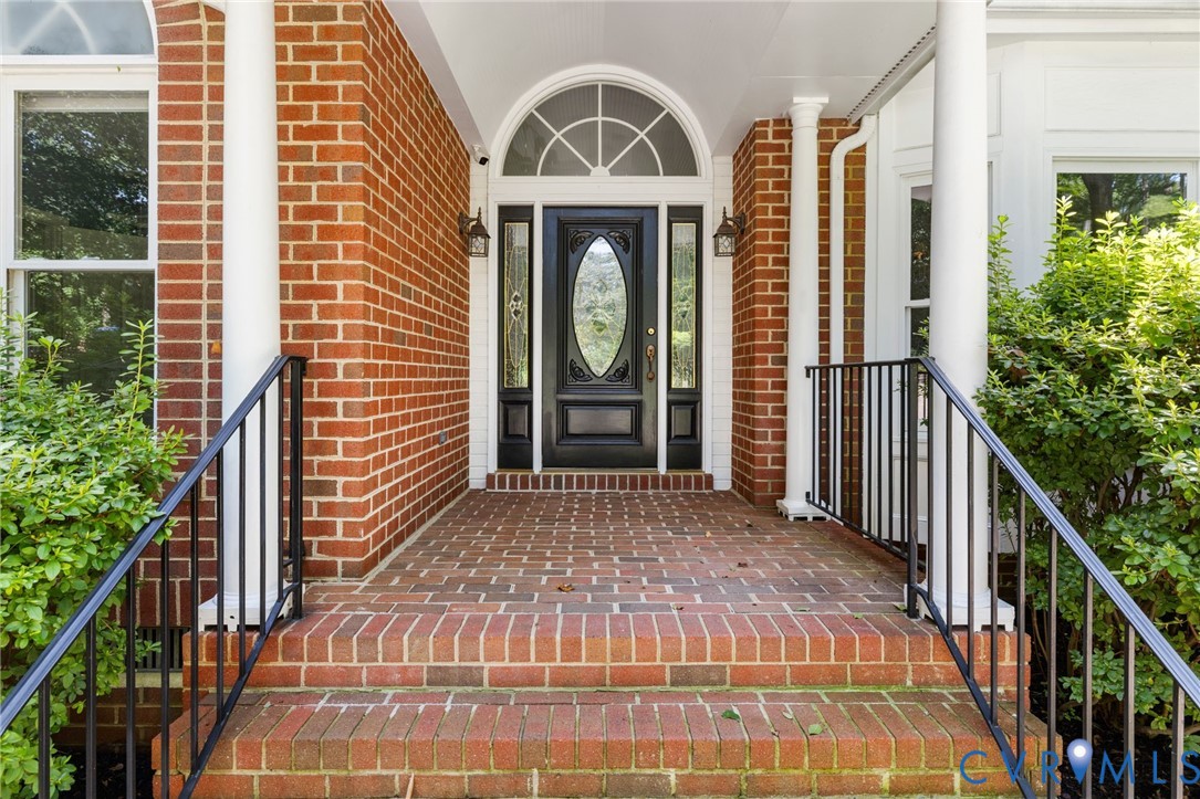 36 Dahlgren Road Richmond, VA 23238 - Photo 4 of 48 a front view of a house with garden