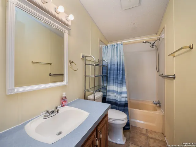 $365,000 | 141 County Road 786, Natalia, TX 78059