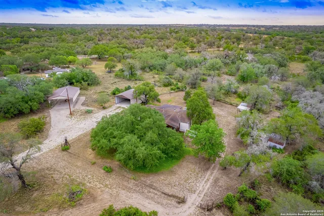 $365,000 | 141 County Road 786, Natalia, TX 78059