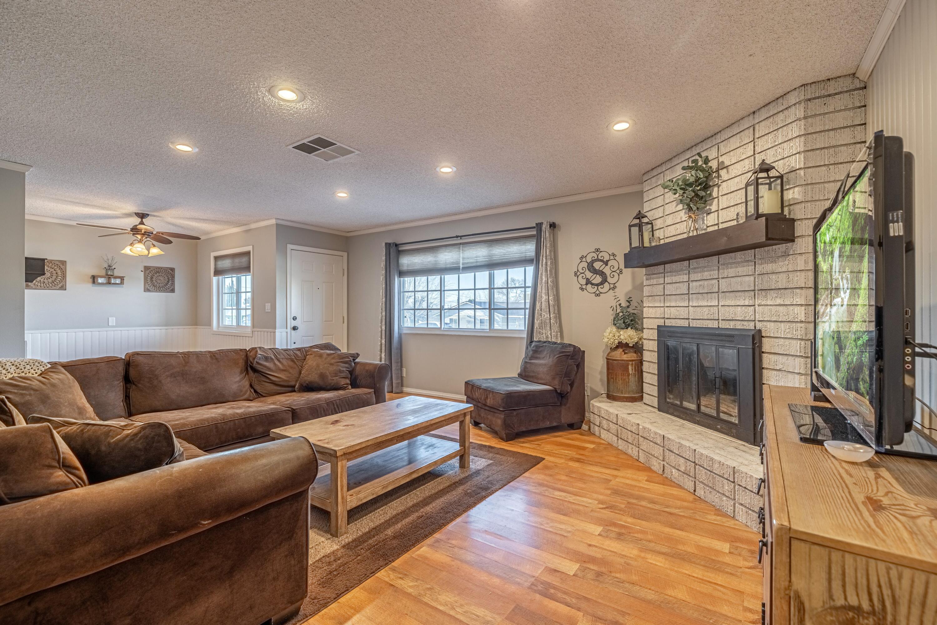 4564 Ave L-14 Quartz Hill, CA 93536 - Photo 6 of 27 JMY_3427-HDR-Edit