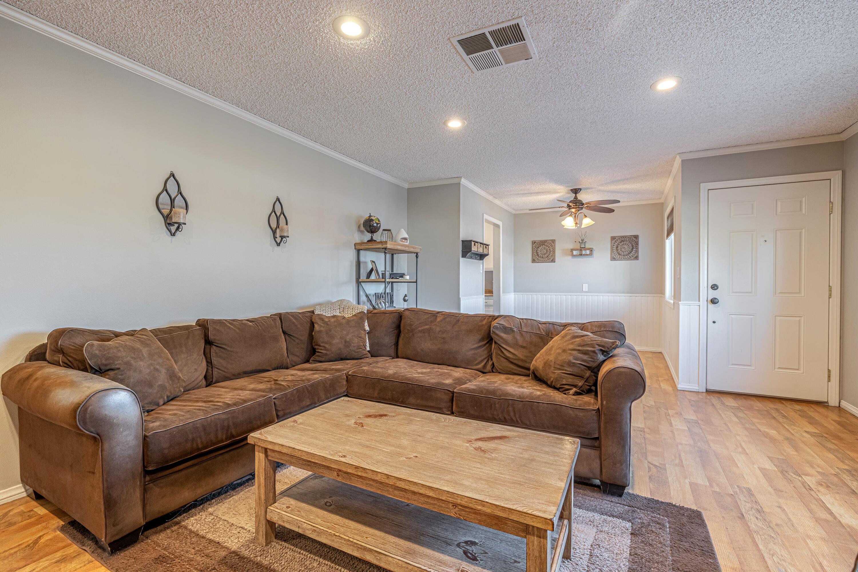 4564 Ave L-14 Quartz Hill, CA 93536 - Photo 7 of 27 JMY_3423-HDR