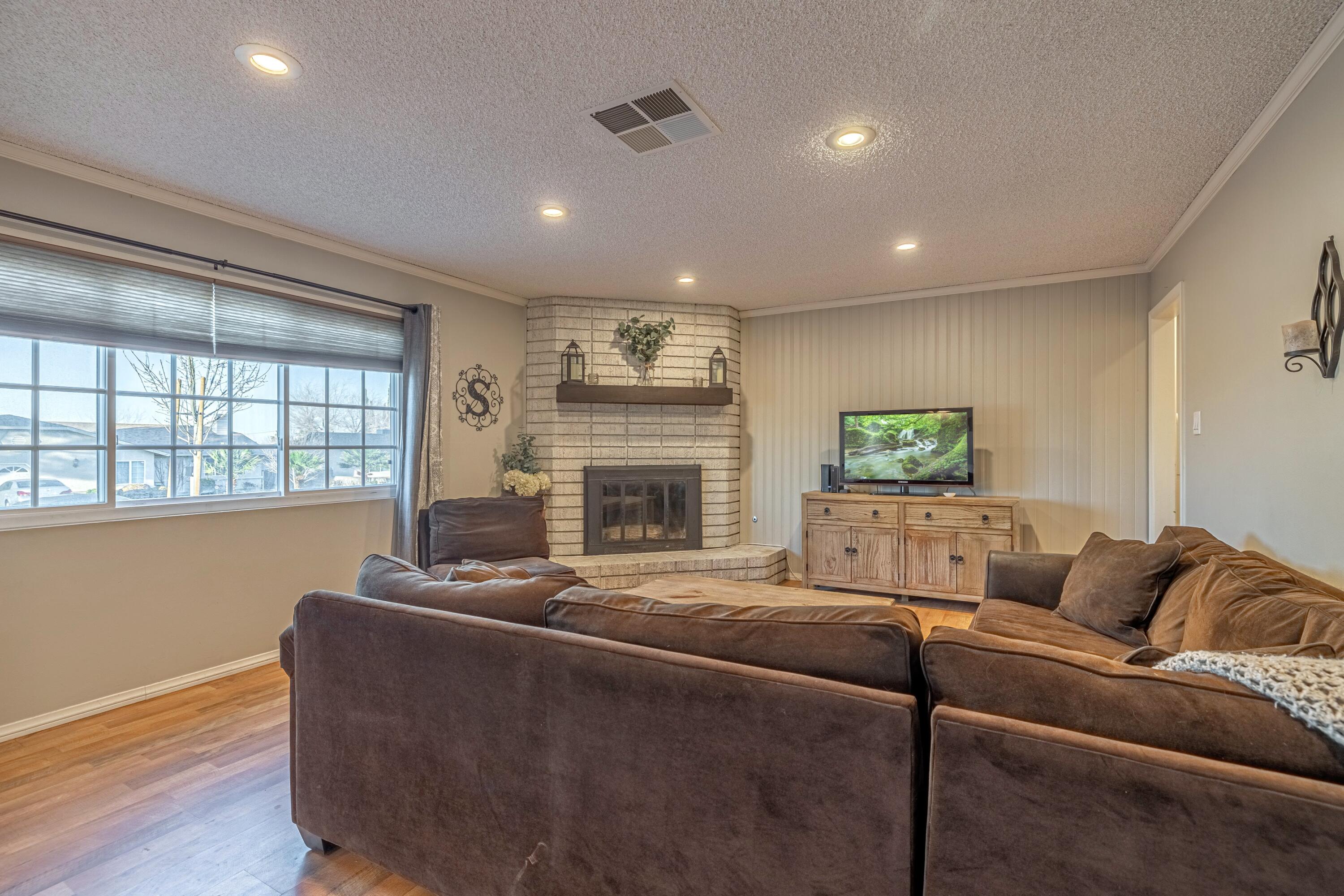 4564 Ave L-14 Quartz Hill, CA 93536 - Photo 8 of 27 JMY_3484-HDR-Edit