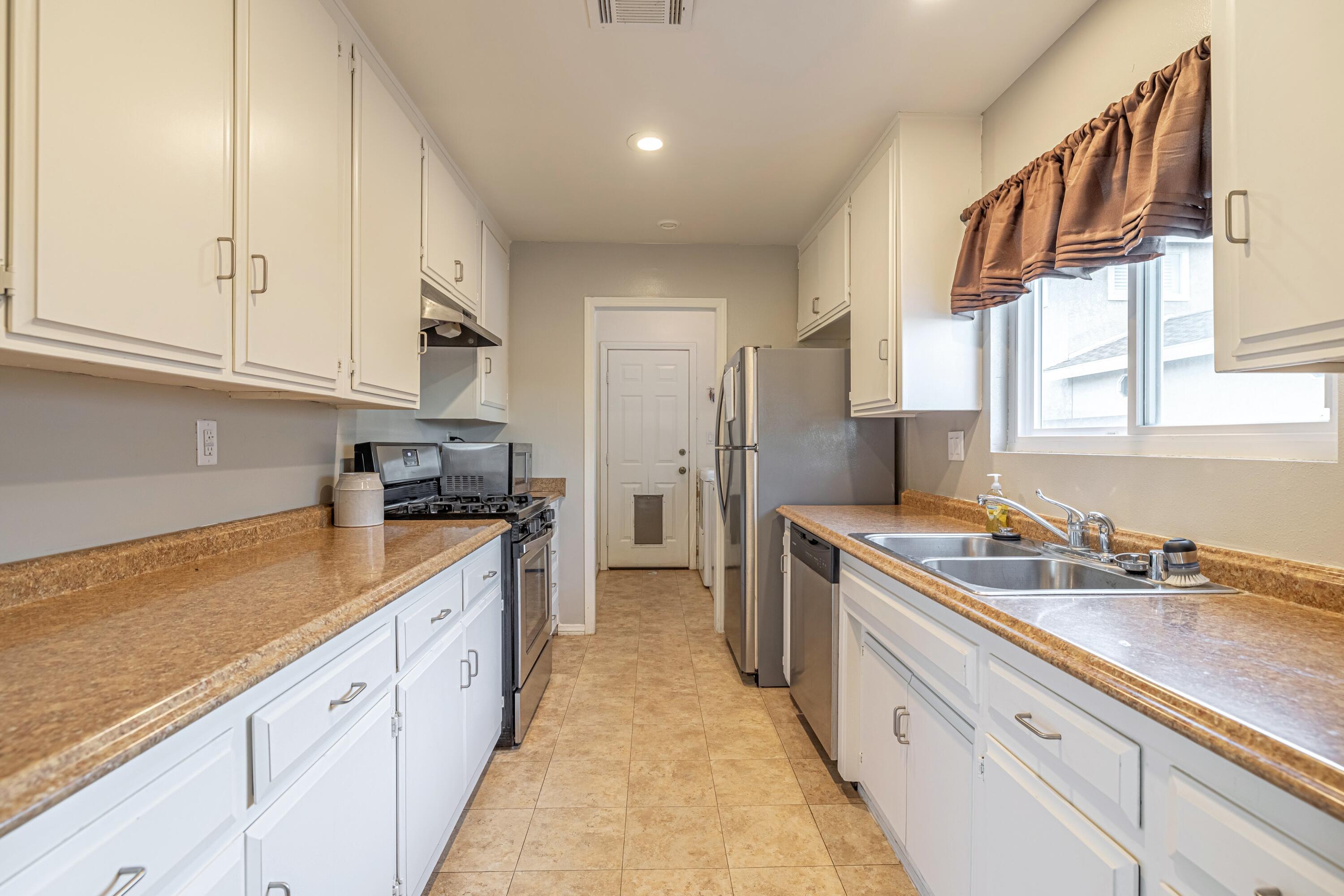 4564 Ave L-14 Quartz Hill, CA 93536 - Photo 10 of 27 JMY_3490-HDR