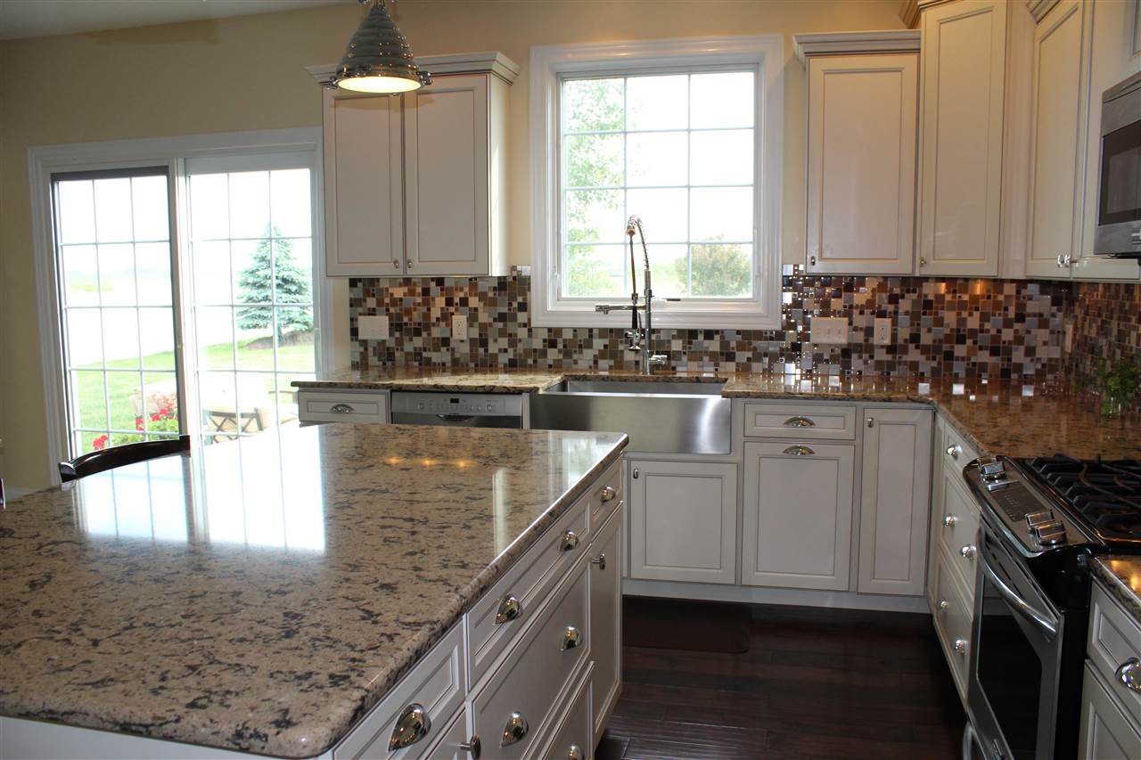 5685 Judge Road Bettendorf, IA 52722 - Photo 5 of 26 Gallery Image 5