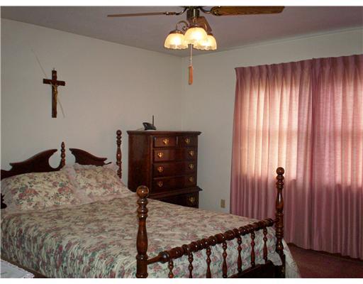 41 Kaufman Road Gibsonia, PA 15044 - Photo 7 of 11 Master Bedroom. Neutral decor, double window, ceiling fan, double closet and master shower bath.
