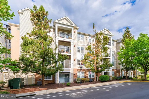 $2,395 | 12954 Centre Park Circle, Unit 205, Herndon, VA 20171