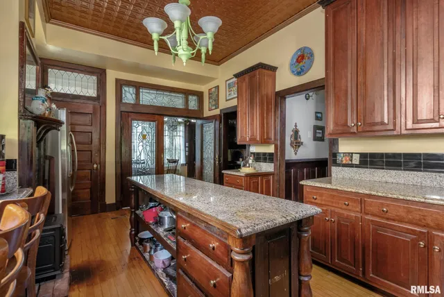 $349,900 | 817 West 7th Street, Davenport, IA 52802