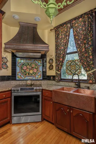 $349,900 | 817 West 7th Street, Davenport, IA 52802