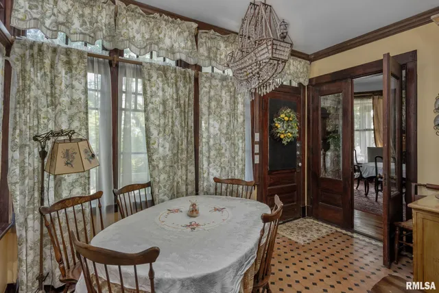 $349,900 | 817 West 7th Street, Davenport, IA 52802