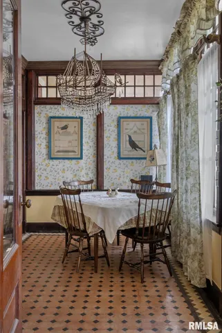 $349,900 | 817 West 7th Street, Davenport, IA 52802