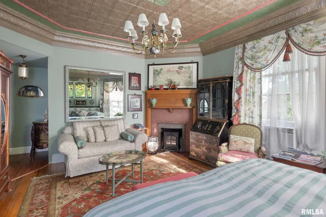 $349,900 | 817 West 7th Street, Davenport, IA 52802