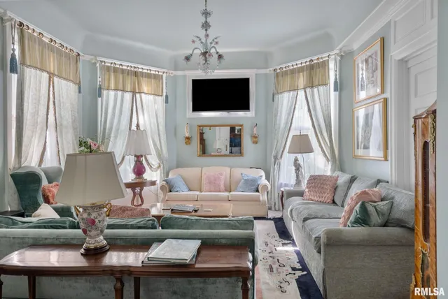 $349,900 | 817 West 7th Street, Davenport, IA 52802