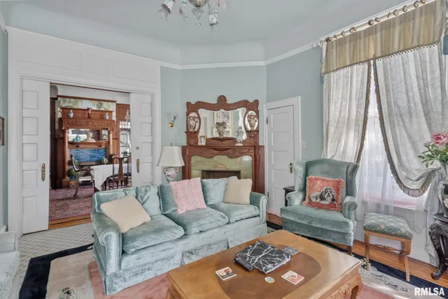 $349,900 | 817 West 7th Street, Davenport, IA 52802