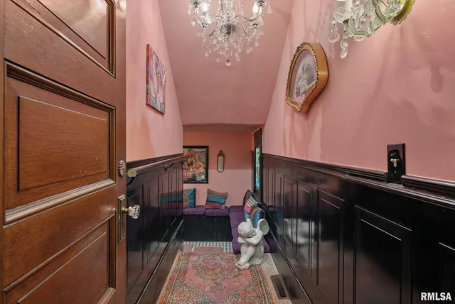 $349,900 | 817 West 7th Street, Davenport, IA 52802