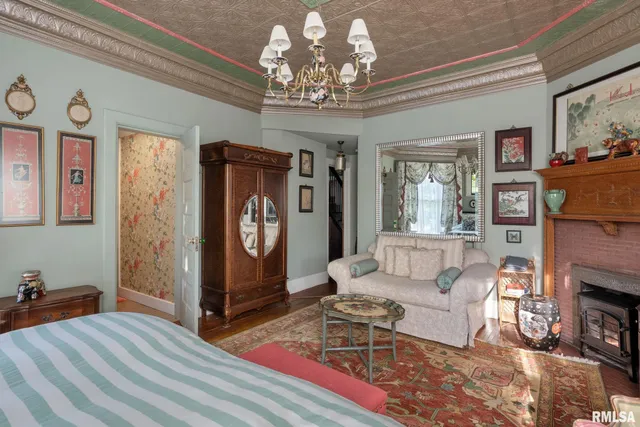 $349,900 | 817 West 7th Street, Davenport, IA 52802