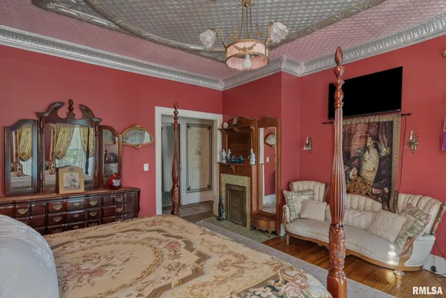 $349,900 | 817 West 7th Street, Davenport, IA 52802