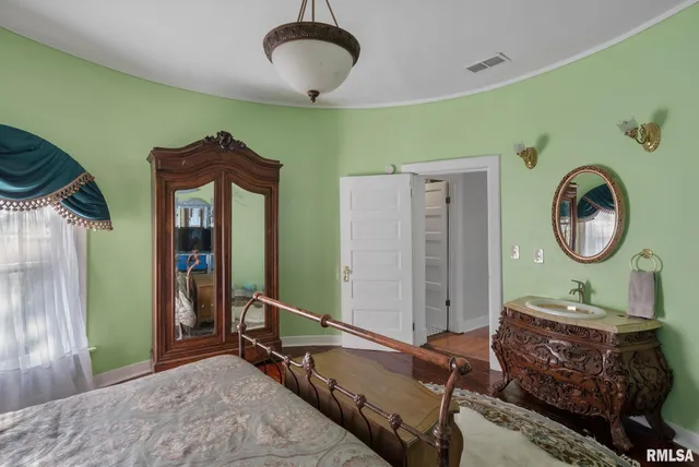 $349,900 | 817 West 7th Street, Davenport, IA 52802