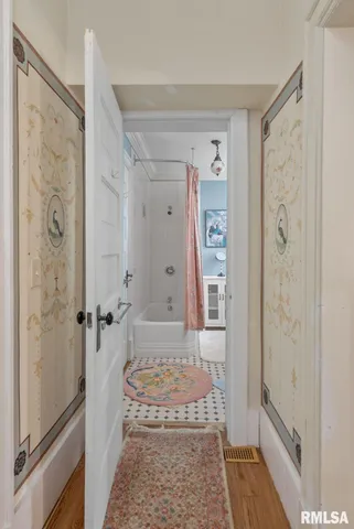 $349,900 | 817 West 7th Street, Davenport, IA 52802