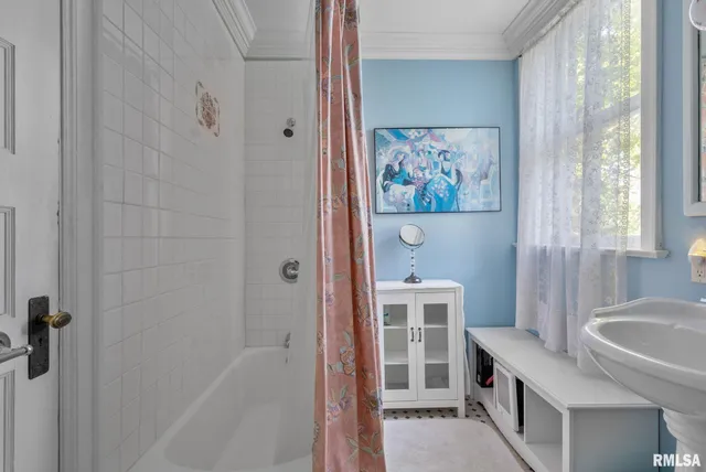 $349,900 | 817 West 7th Street, Davenport, IA 52802